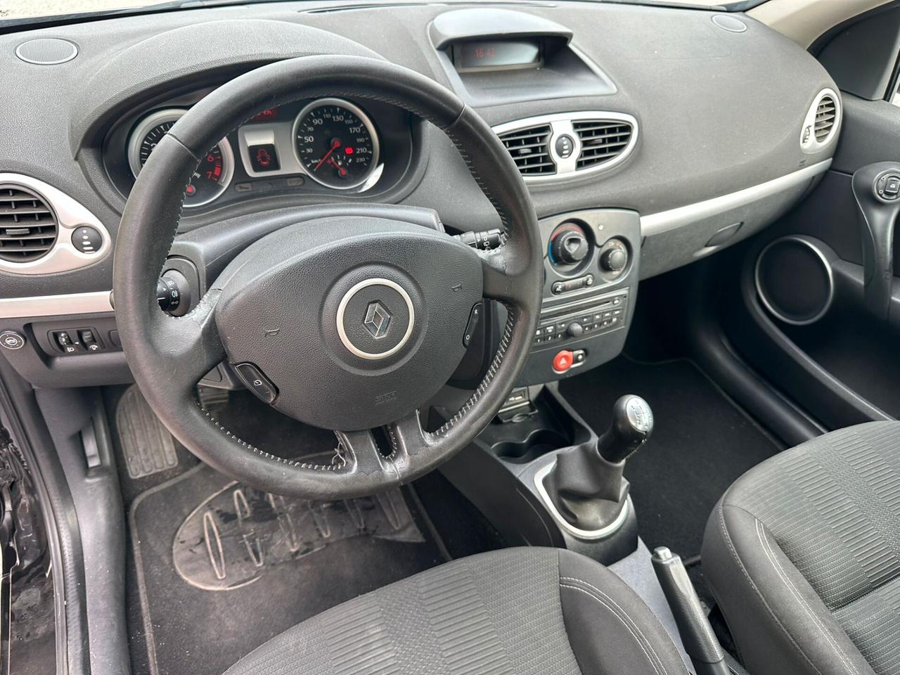 Renault Clio 1.2 16V 5 porte Luxe NEOPATENTATI