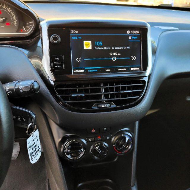 PEUGEOT 208 1° serie PureTech 82 Signature