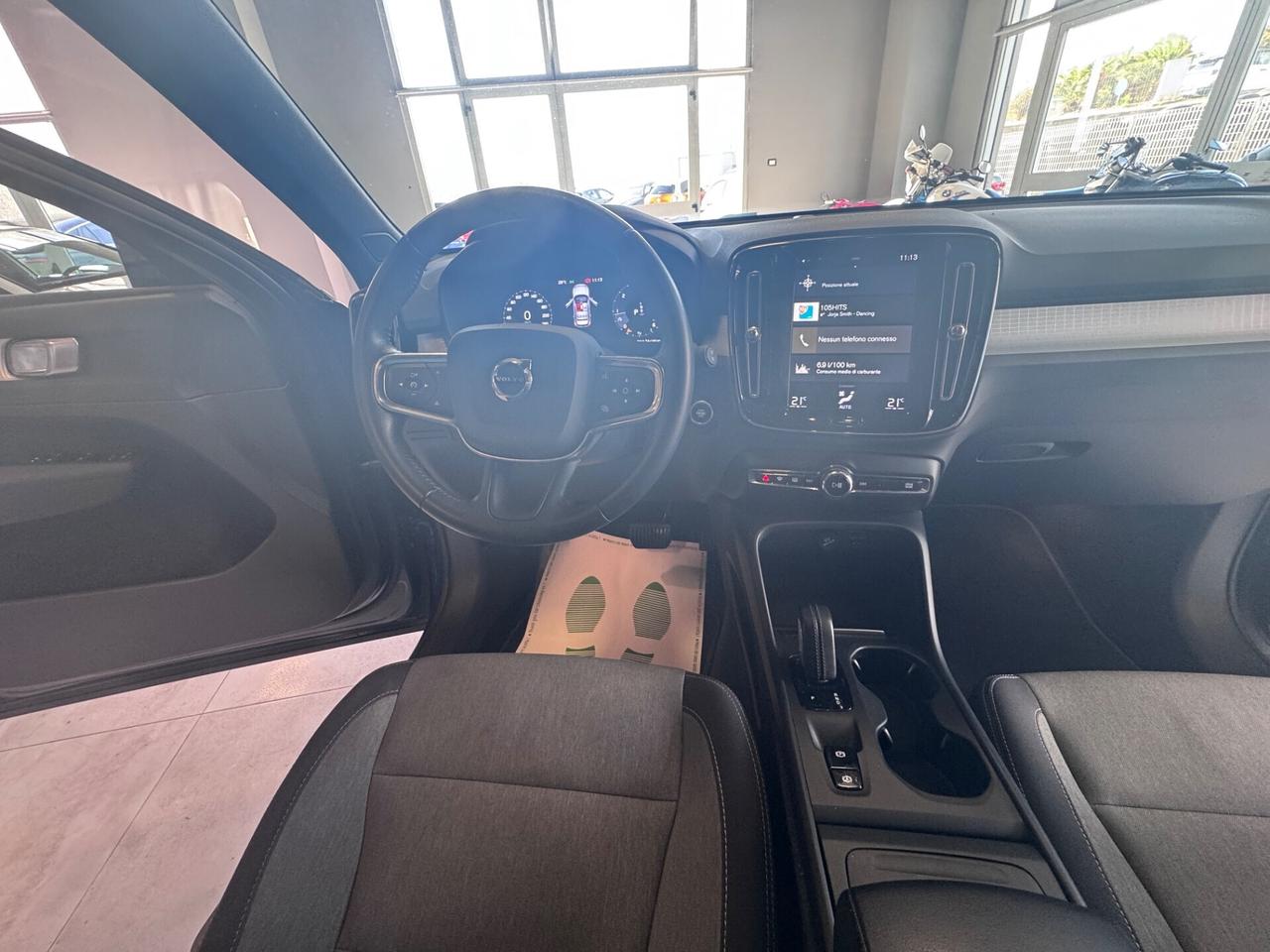 VOLVO XC40 D3 R DESIGN MOMENTUM MY2020