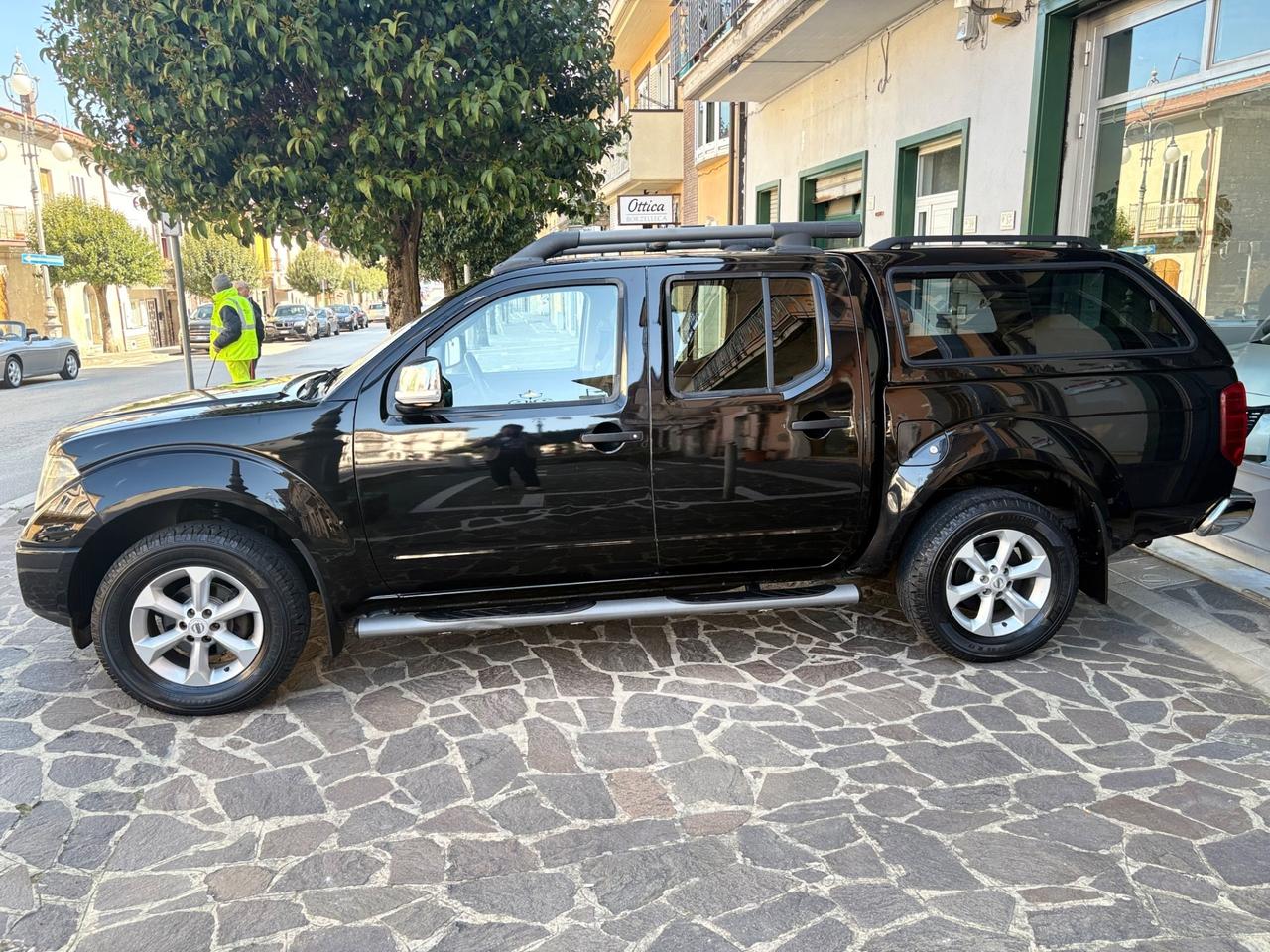 Nissan Navara 2.5 dCi Double Cab PICK UP HARD TOP