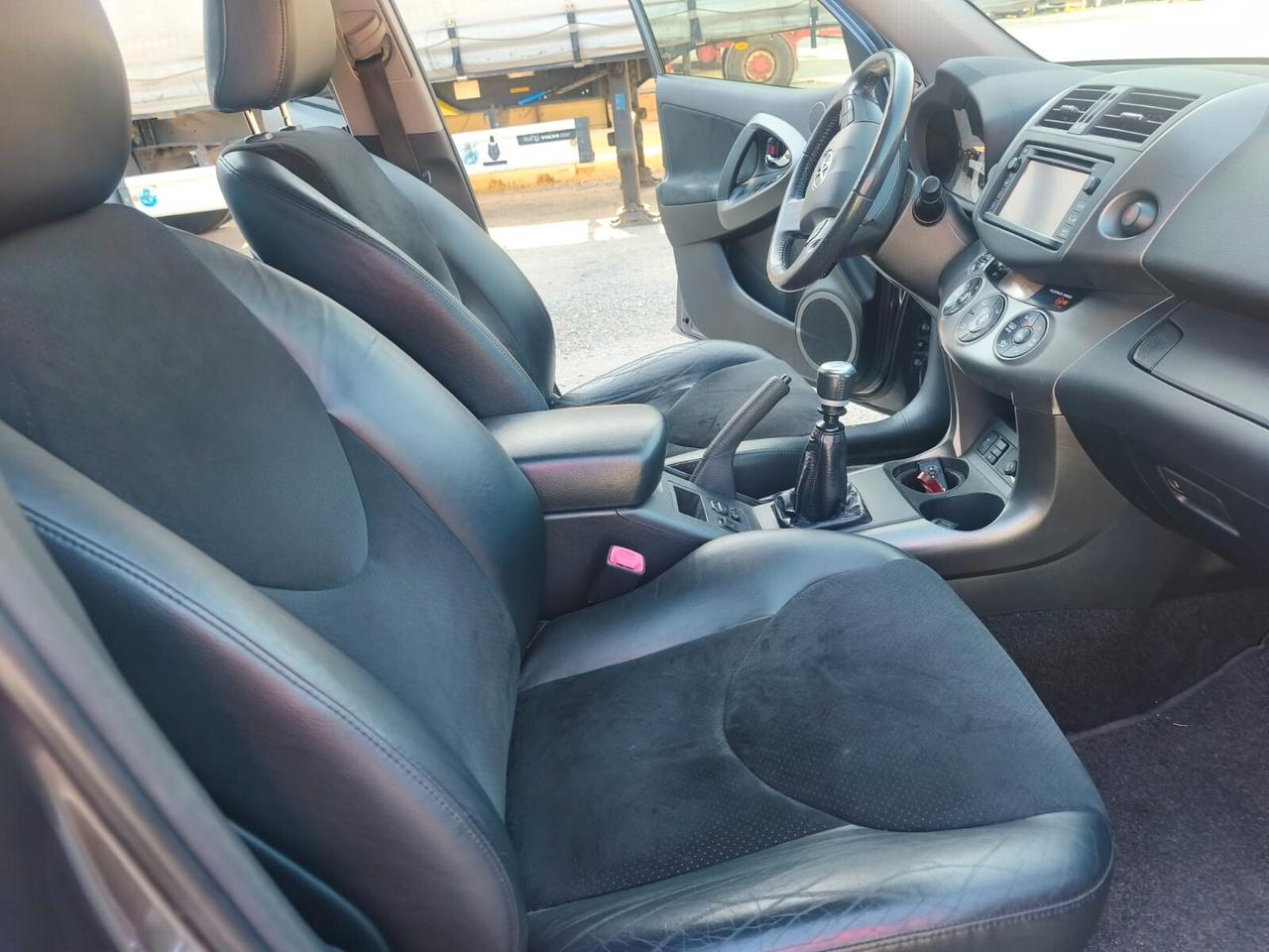 Toyota RAV 4 2012---2.2 Diesel