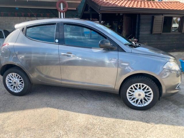 Lancia Ypsilon 0.9 TwinAir 85 CV 5 porte Metano Ecochic Gold