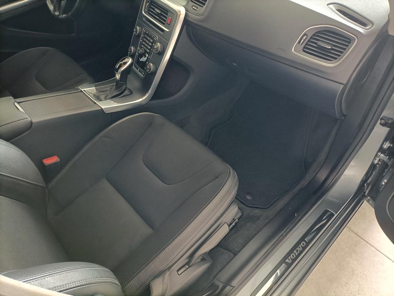 Volvo V60 2.0 D3 150 CV Geartronic R-design - 06/2016