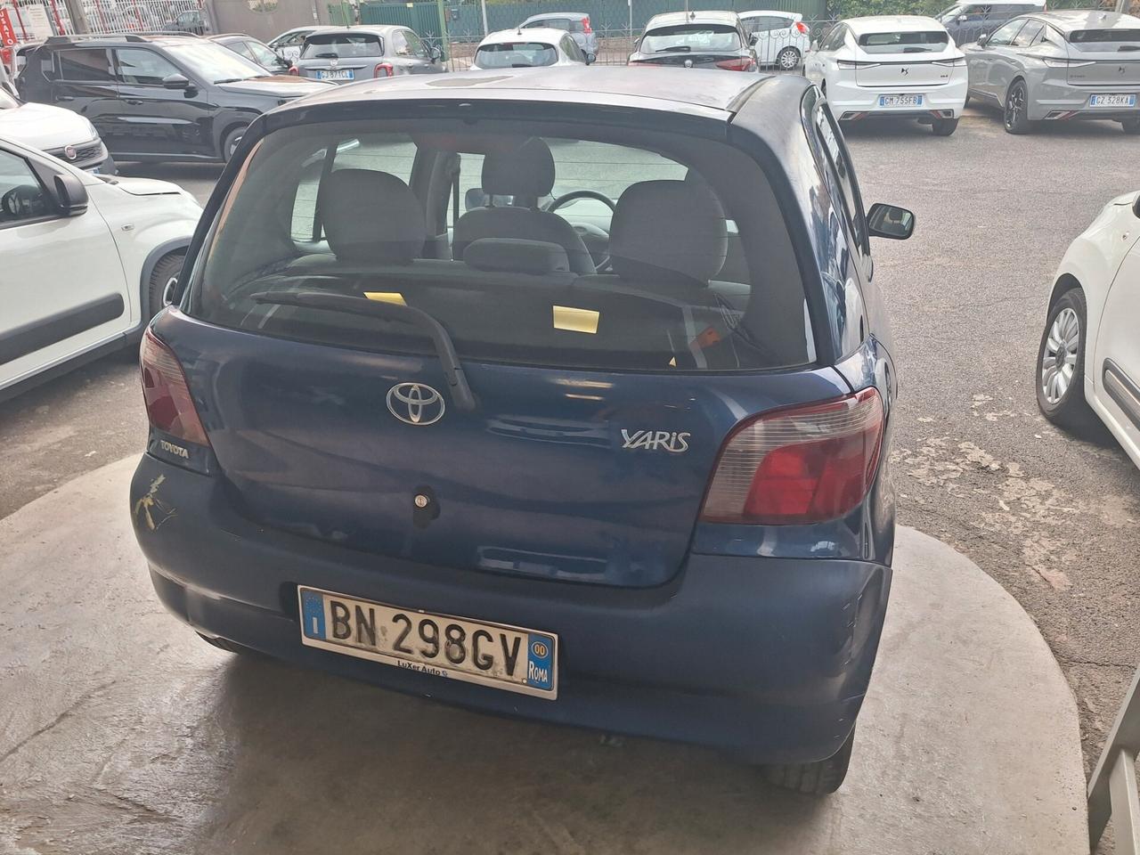 Toyota Yaris 1.0i 16V cat 5 porte Sol