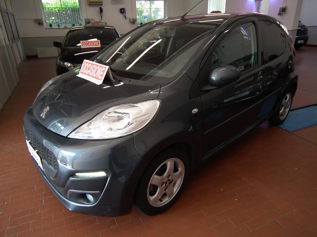Peugeot 107 1.0 BZ 5P AUTOMATICA CON LA FRIZIONE DEL CAMBIO AUTOMATICO NUOVA !