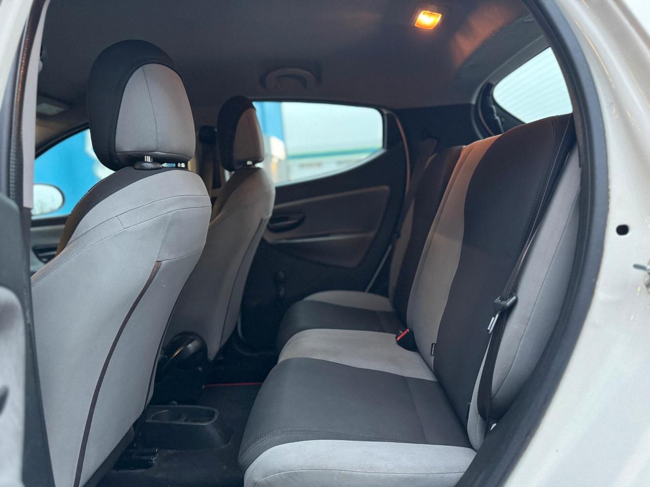 Lancia Ypsilon 0.9 TwinAir 85 CV 5 porte Metano Ecochic Gold