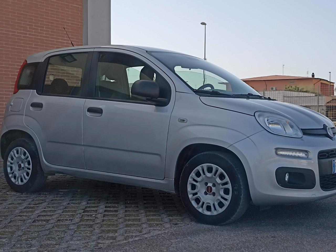 FIAT. NEW PANDA LOUNGE 1.3 DIESEL COMANDI AL VOLANTE