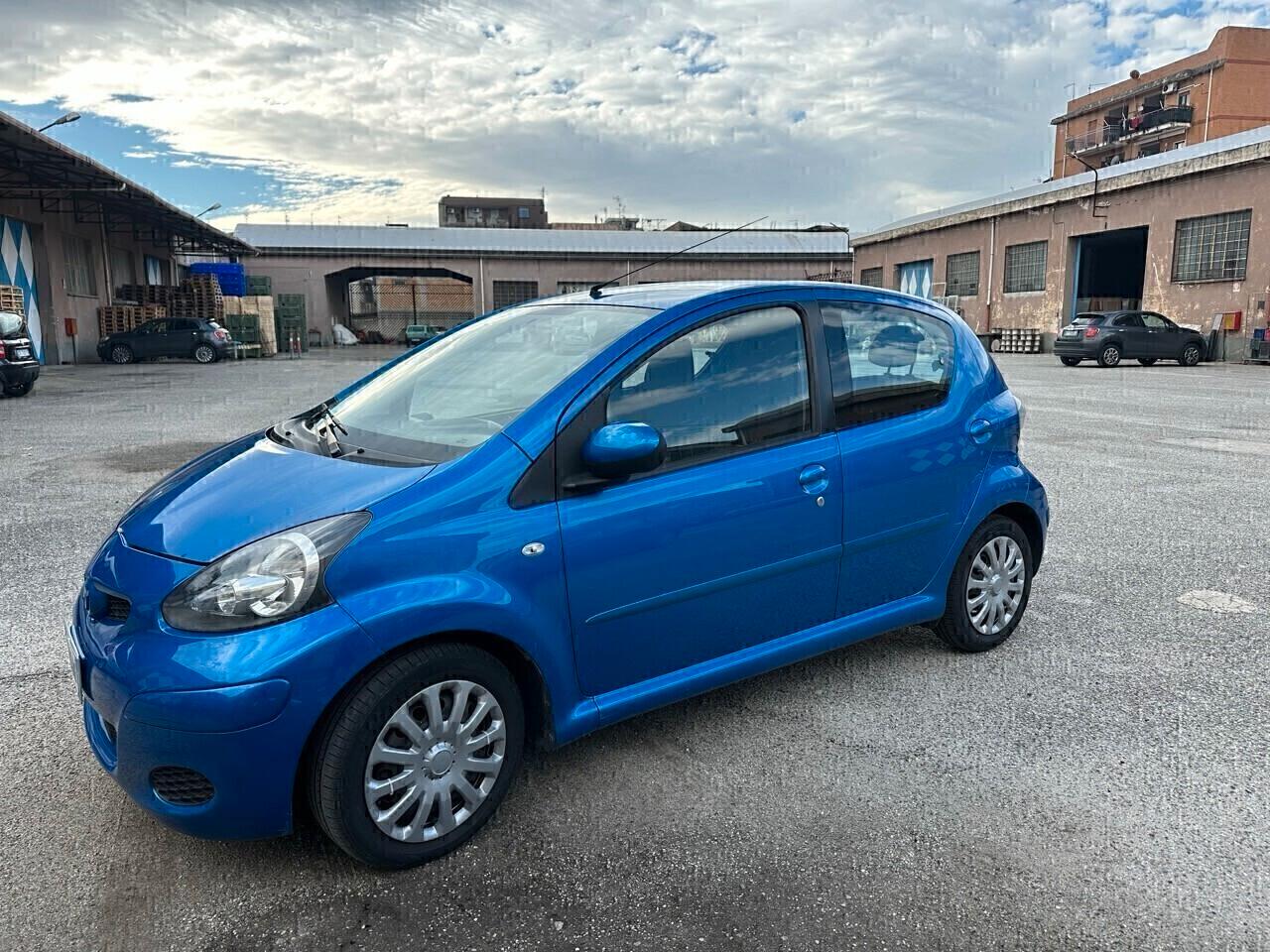 Toyota Aygo 1.0 12V VVT-i 5 porte Sol