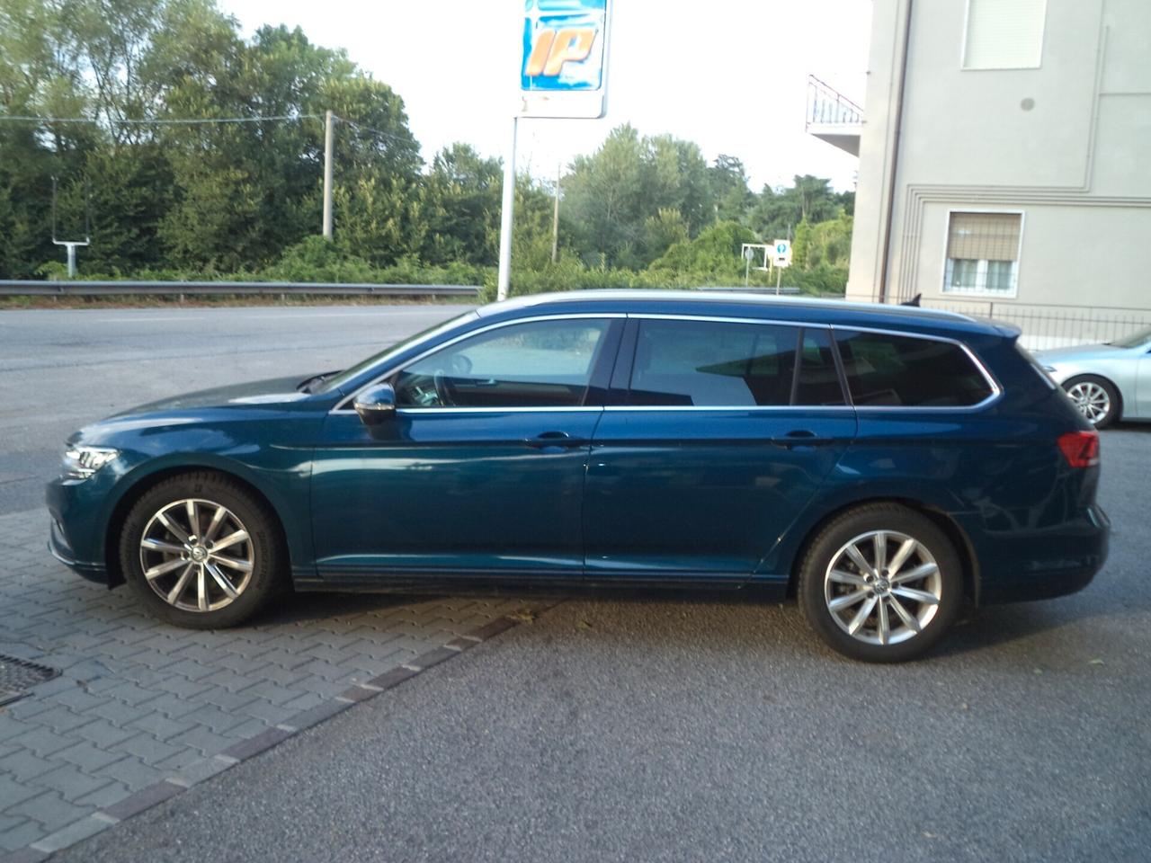 Volkswagen Passat Variant 1.6 TDI SCR DSG Business BMT