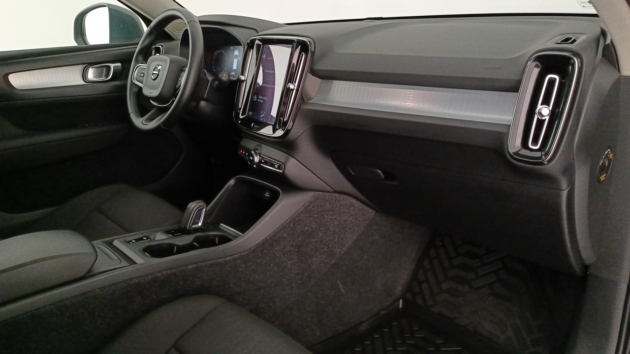 VOLVO XC40 1.5 t3 Momentum 163cv auto my21