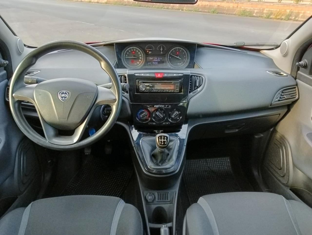 Lancia Ypsilon 1.2 69 CV 5 porte Silver