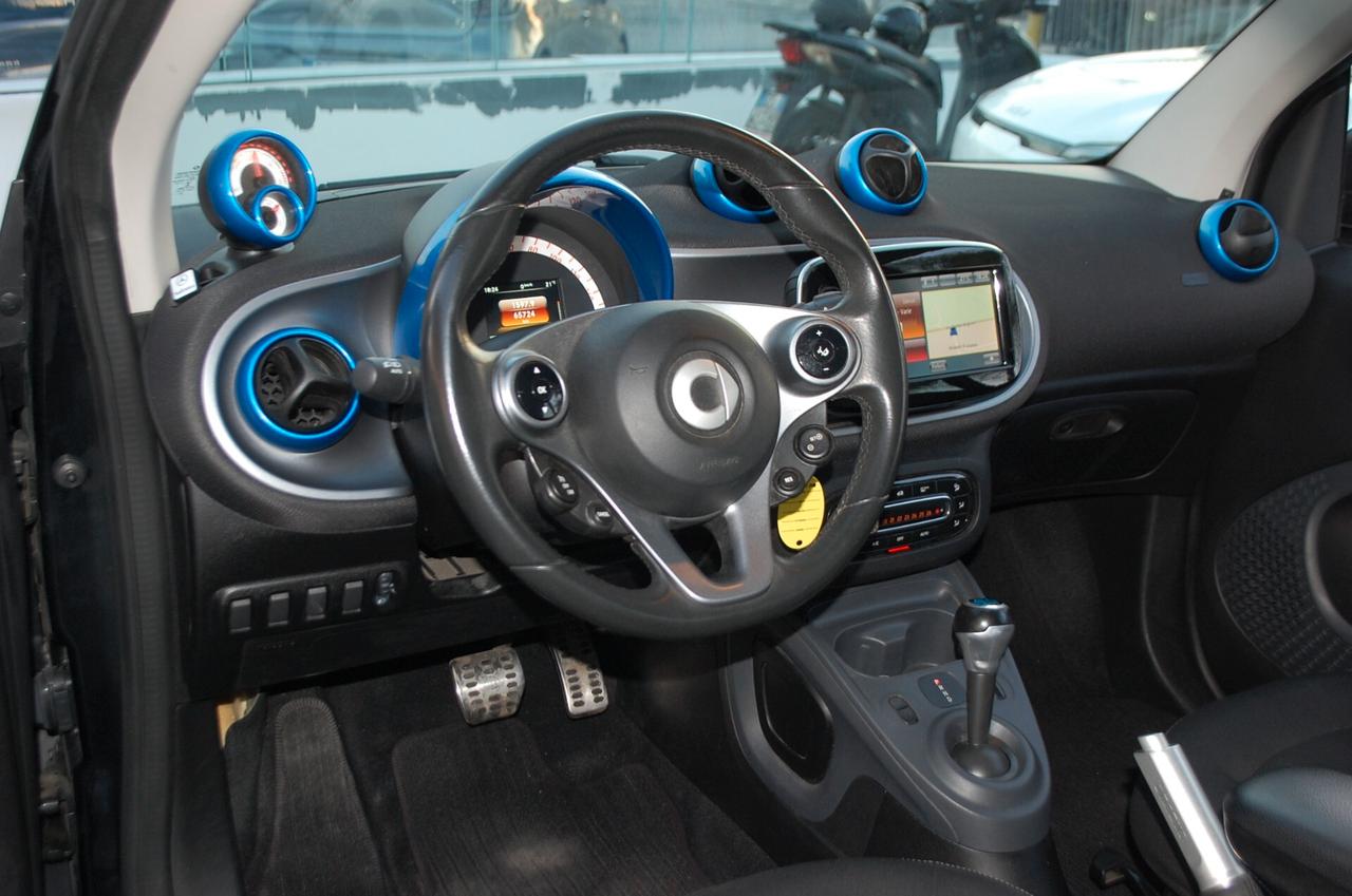 smart forTwo EQ Brabus Style my19 Uff Italy Lega Tetto Led