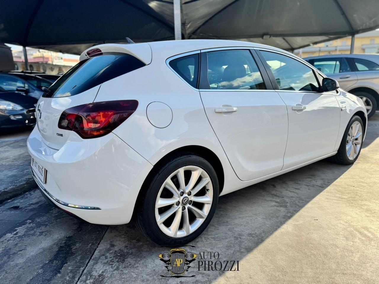 Opel Astra 1.6 CDTI MOD. COSMO del 2015 150000KM
