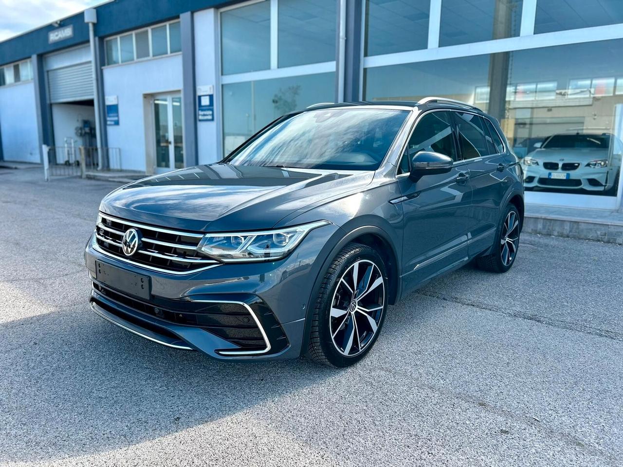Volkswagen Tiguan 2.0 TDI 150 CV DSG R-Line IVA ESPOSTA