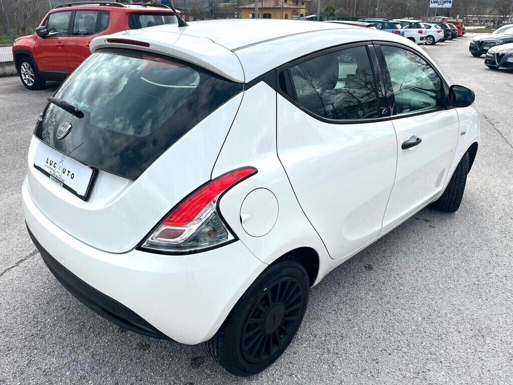 Lancia Ypsilon 1.2 69 CV 5 porte S&S Black and Noir