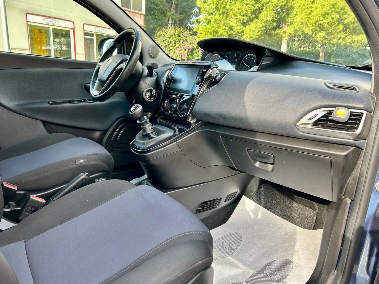 Lancia Ypsilon 1.2 LPG Silver #3931