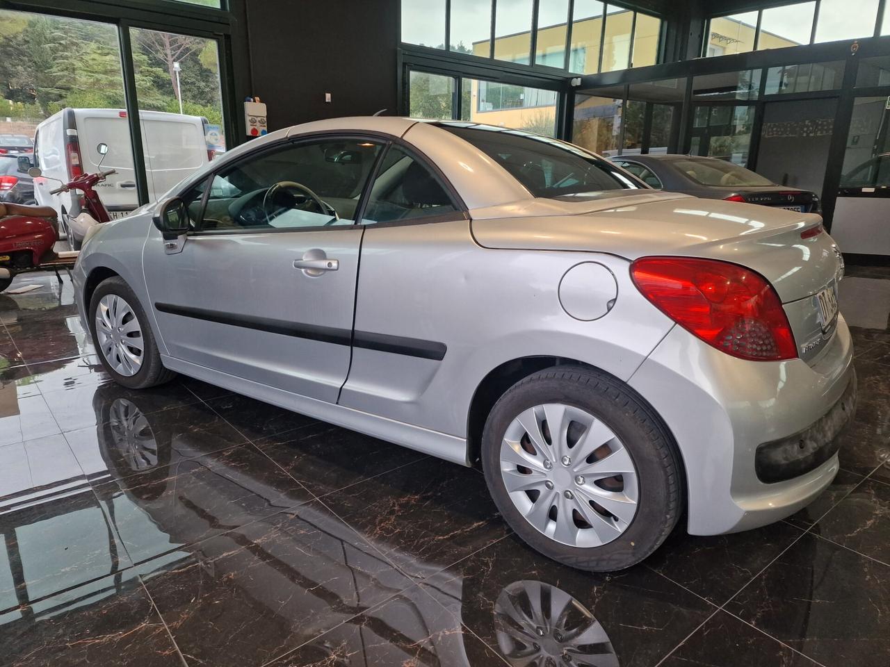 Peugeot 207 1.6 HDi 110CV CC Féline