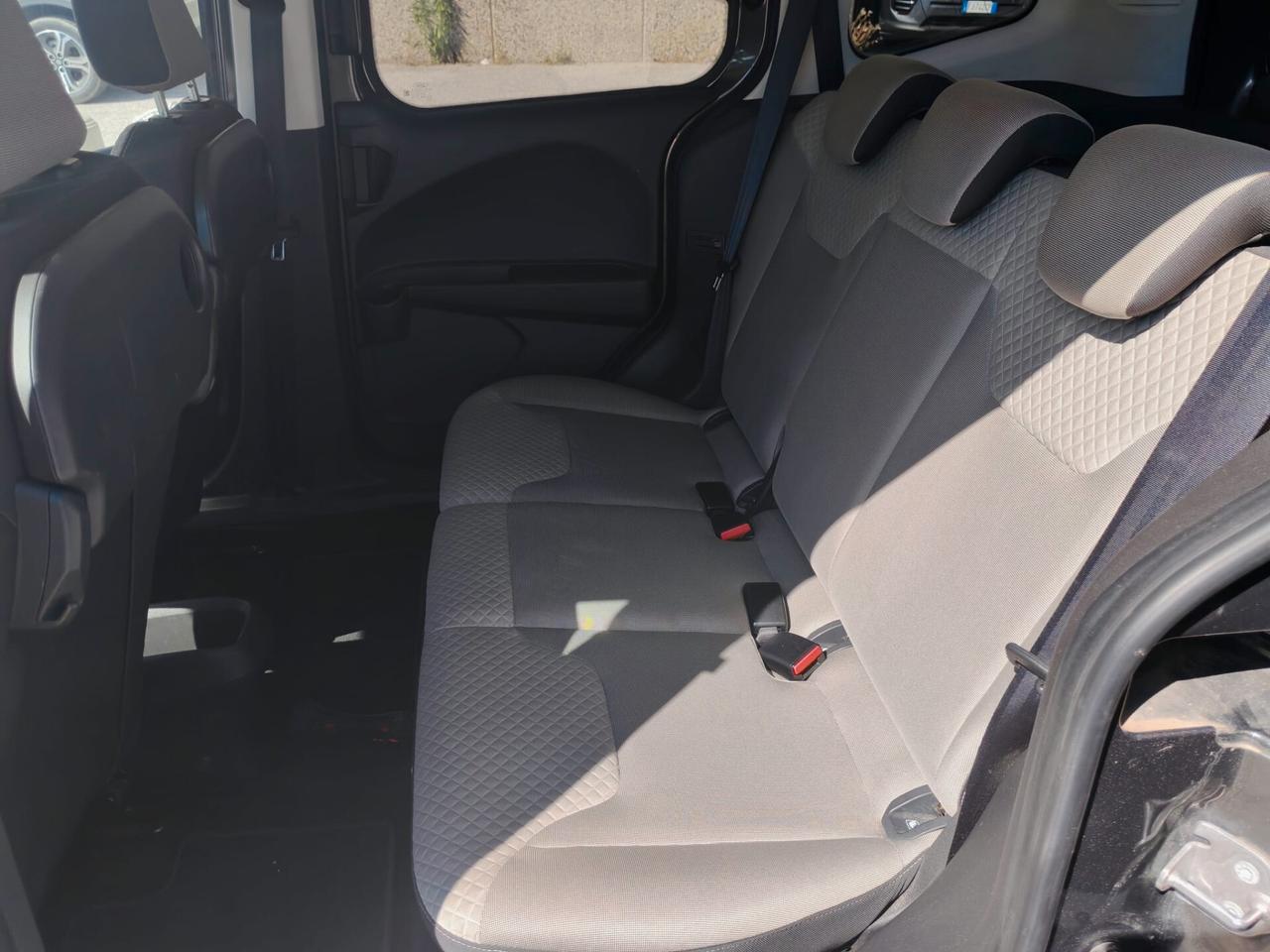 Ford Tourneo Courier 1.5 TDCI 95 CV Titanium