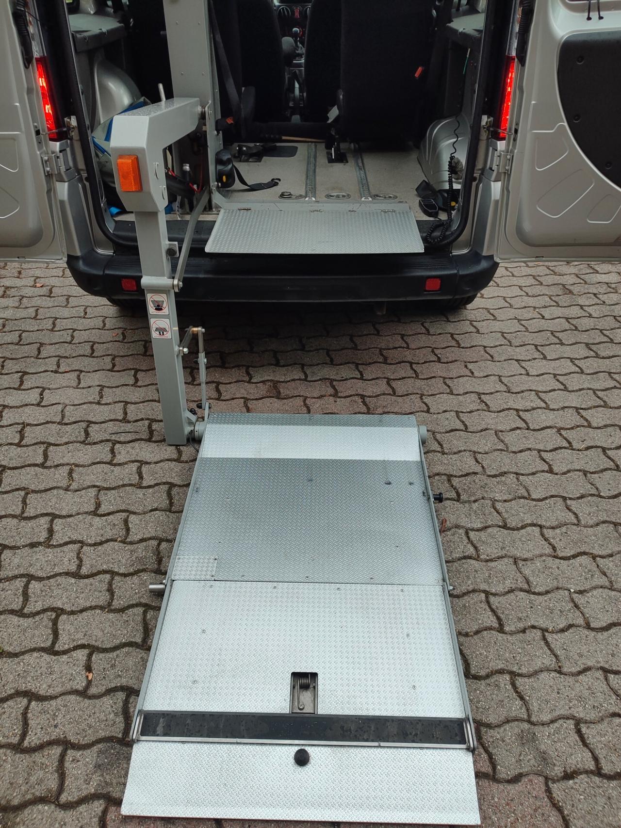 FIAT DOBLO 1.4BENZINA CON PEDANA DISABILI POCHI KM