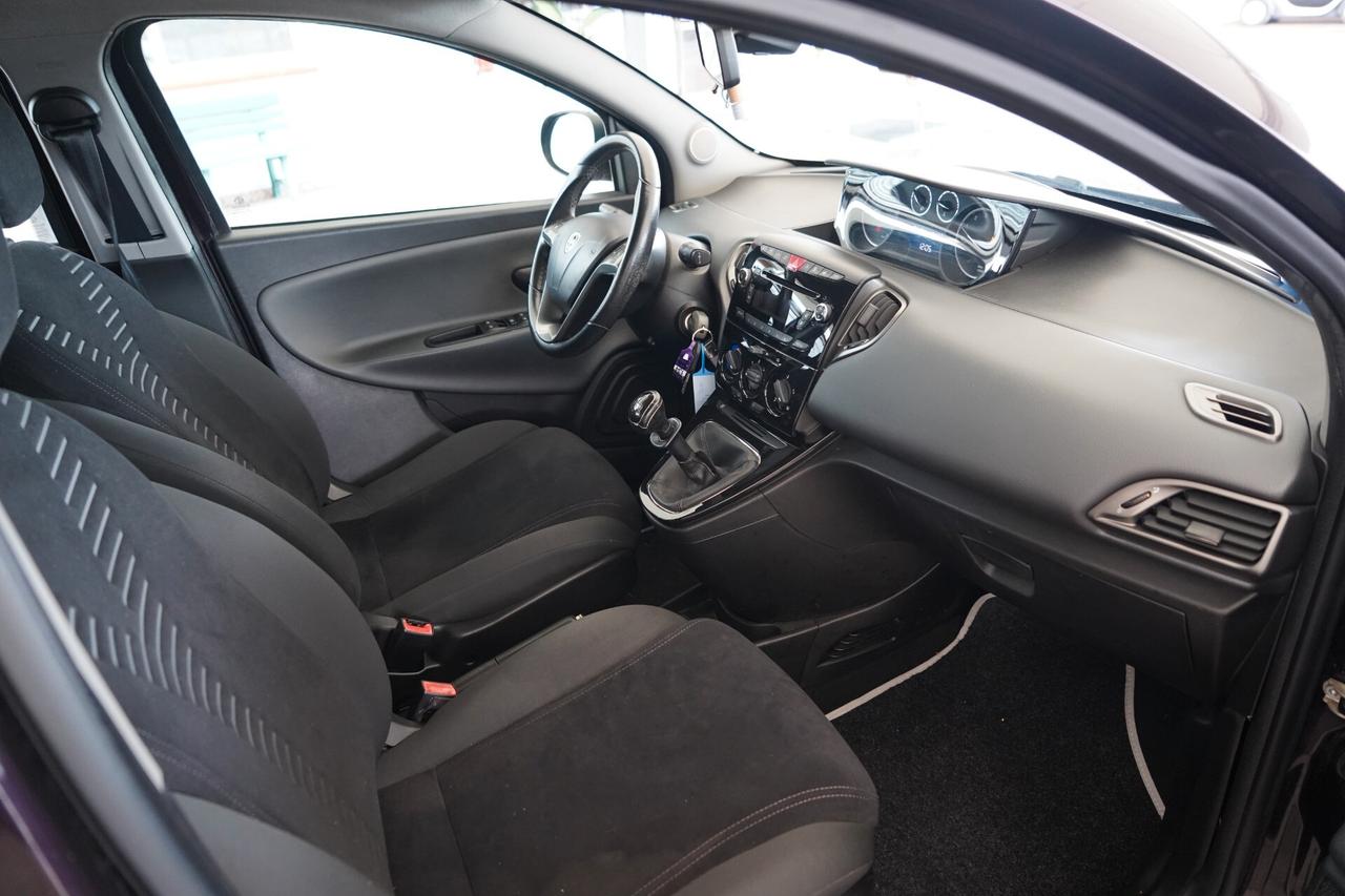 Lancia Ypsilon 1.2 69 CV 5 porte Platinum