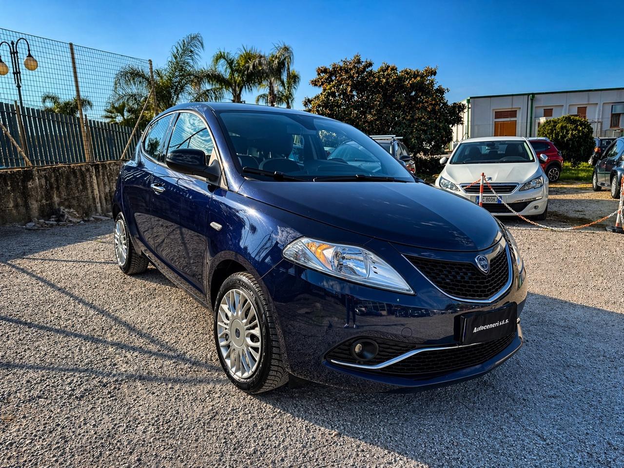 Lancia Ypsilon 1.2 69 CV 5 porte Gold