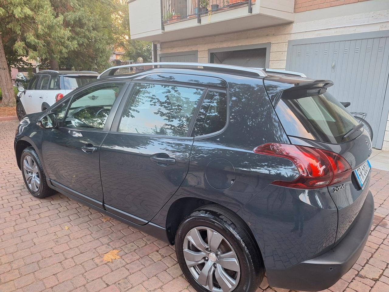 Peugeot 2008 PureTech 82 Allure Benz/Gpl