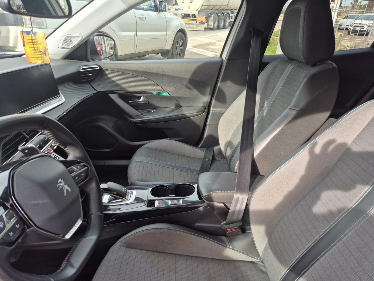 Peugeot 2008 BlueHDi 130 S&S EAT8 Allure Pack