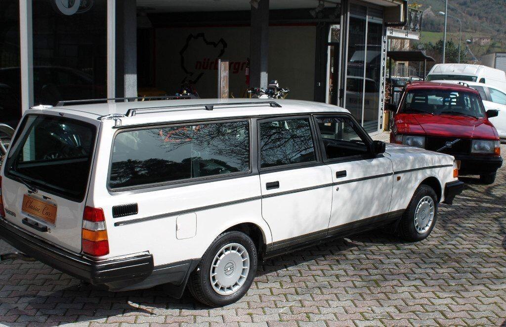 VOLVO 240 2.0 cat Station Wagon Polar