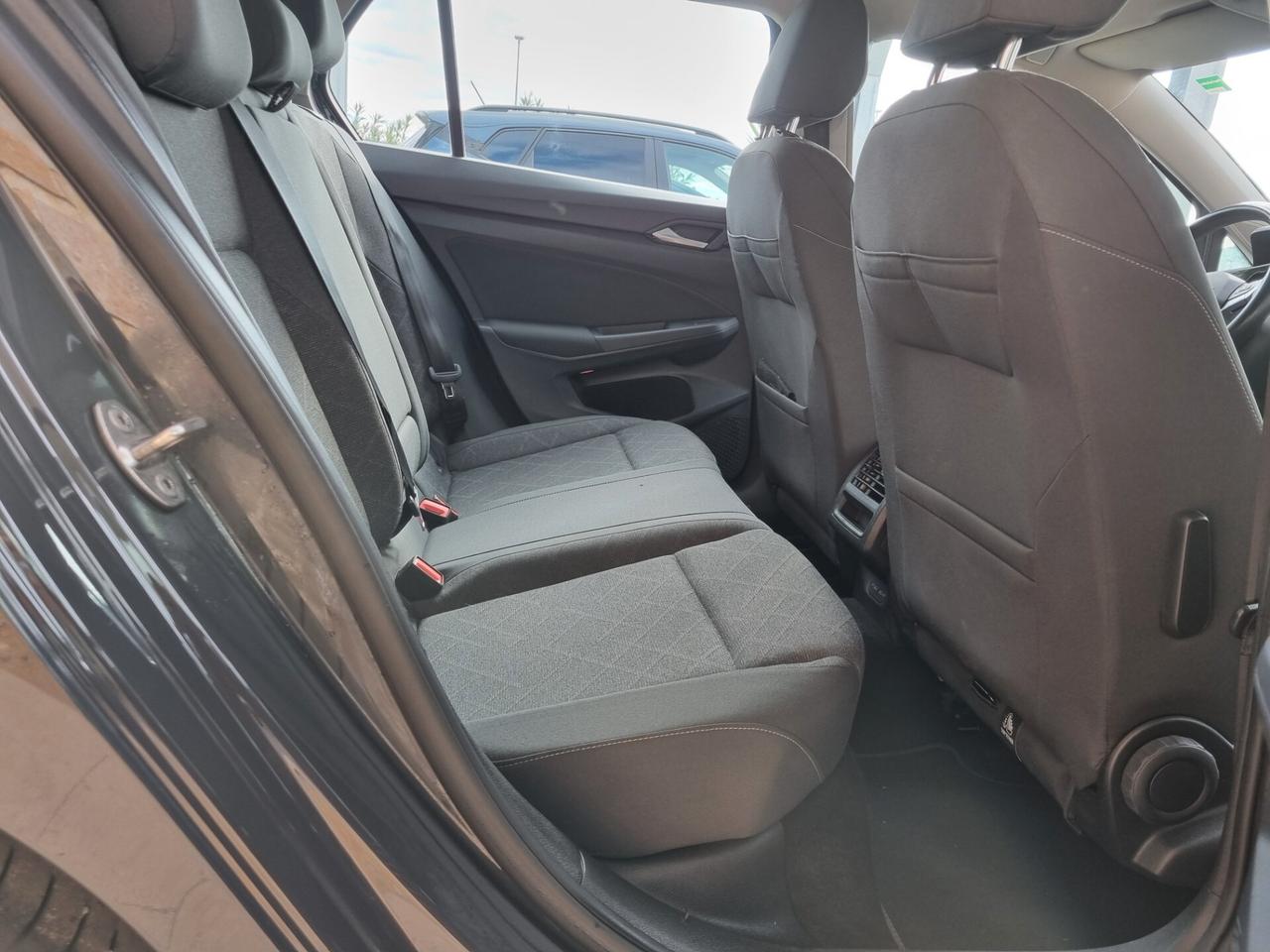 Volkswagen Golf VIII 1.0 etsi evo Life 110cv dsg