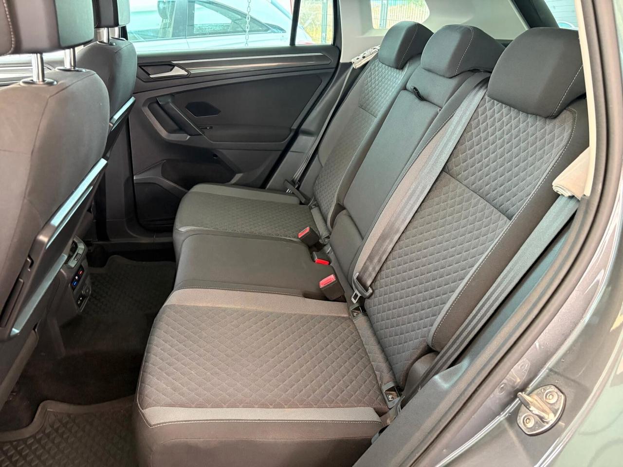 Volkswagen Tiguan - 1.6 TDI - R-LINE