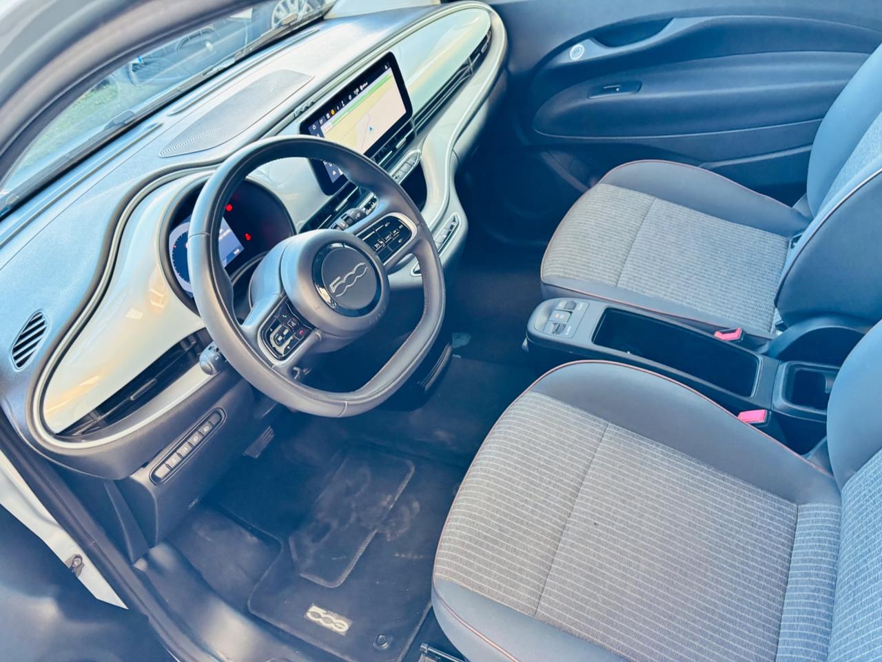 Fiat 500 500e Berlina 42 kWh La Prima