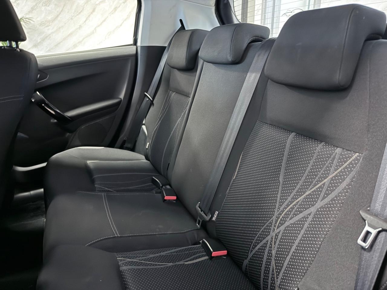 Peugeot 208 1.4 HDi 68 CV 5 porte Allure