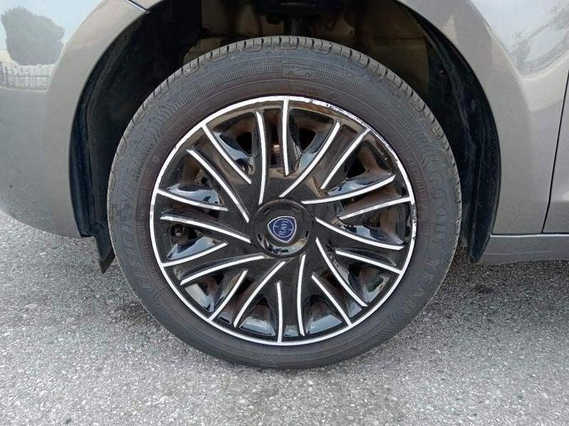Lancia Ypsilon Ypsilon 1.0 firefly hybrid Oro s&s 70cv