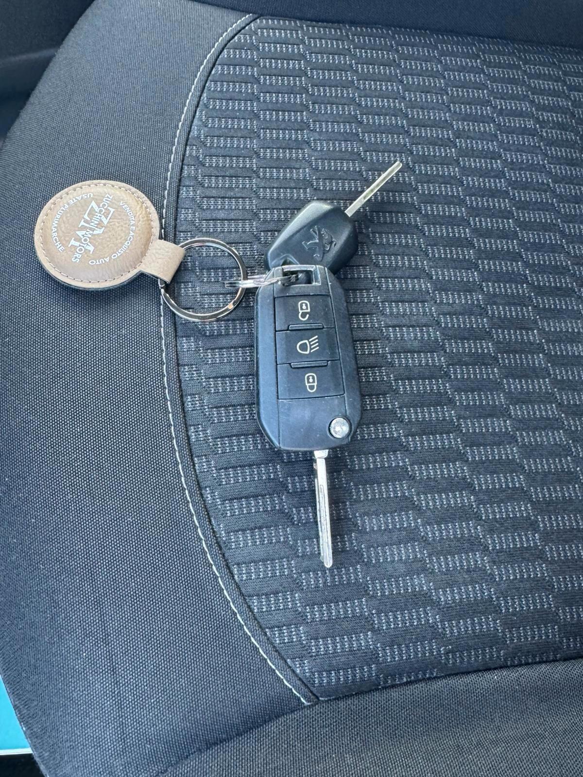 Peugeot 208 PureTech 82 5p. GPL Allure