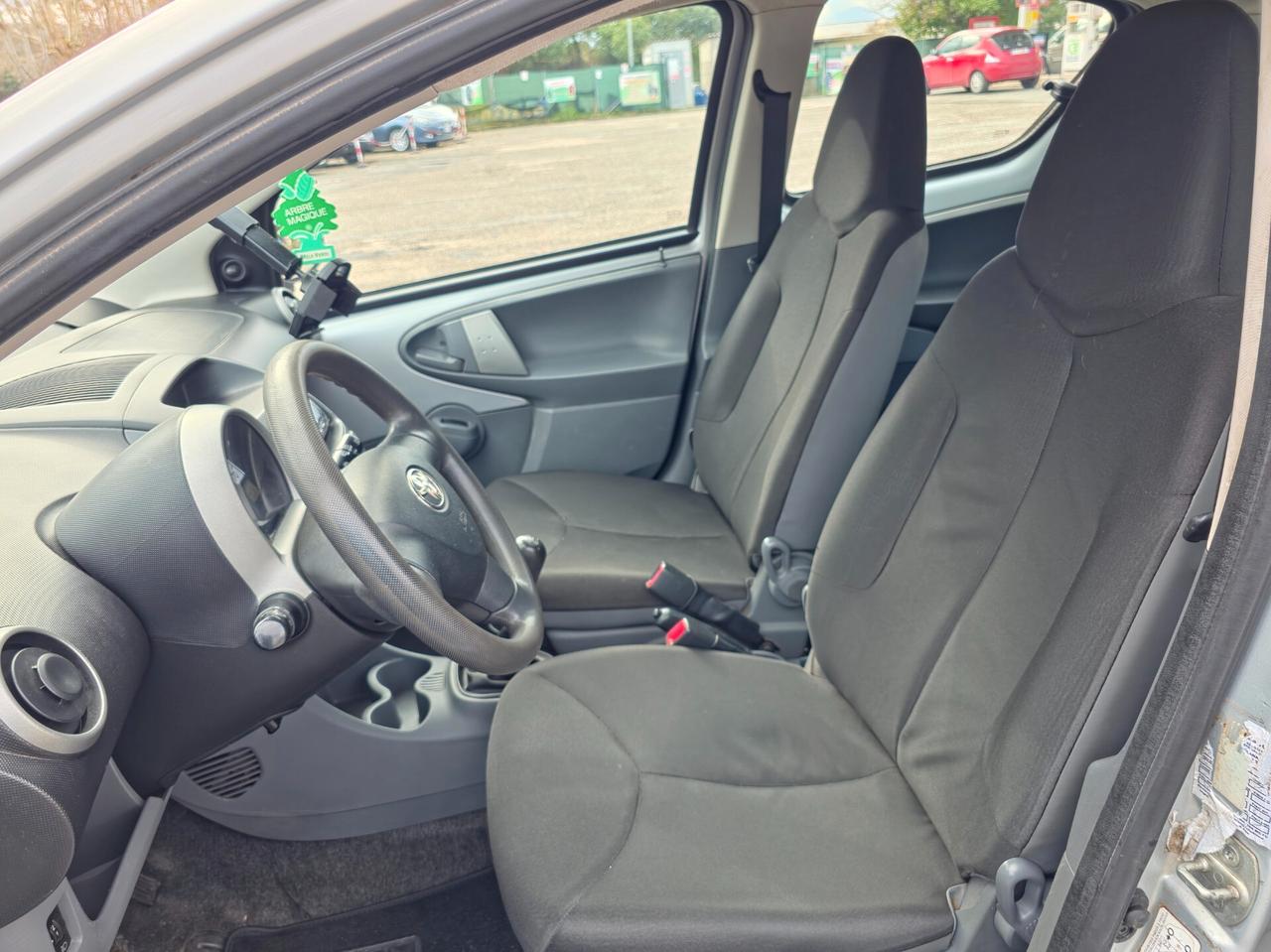 Toyota Aygo 1.0 12V VVT-i 5 porte Now Connect 2010-E5 Manuale NEO