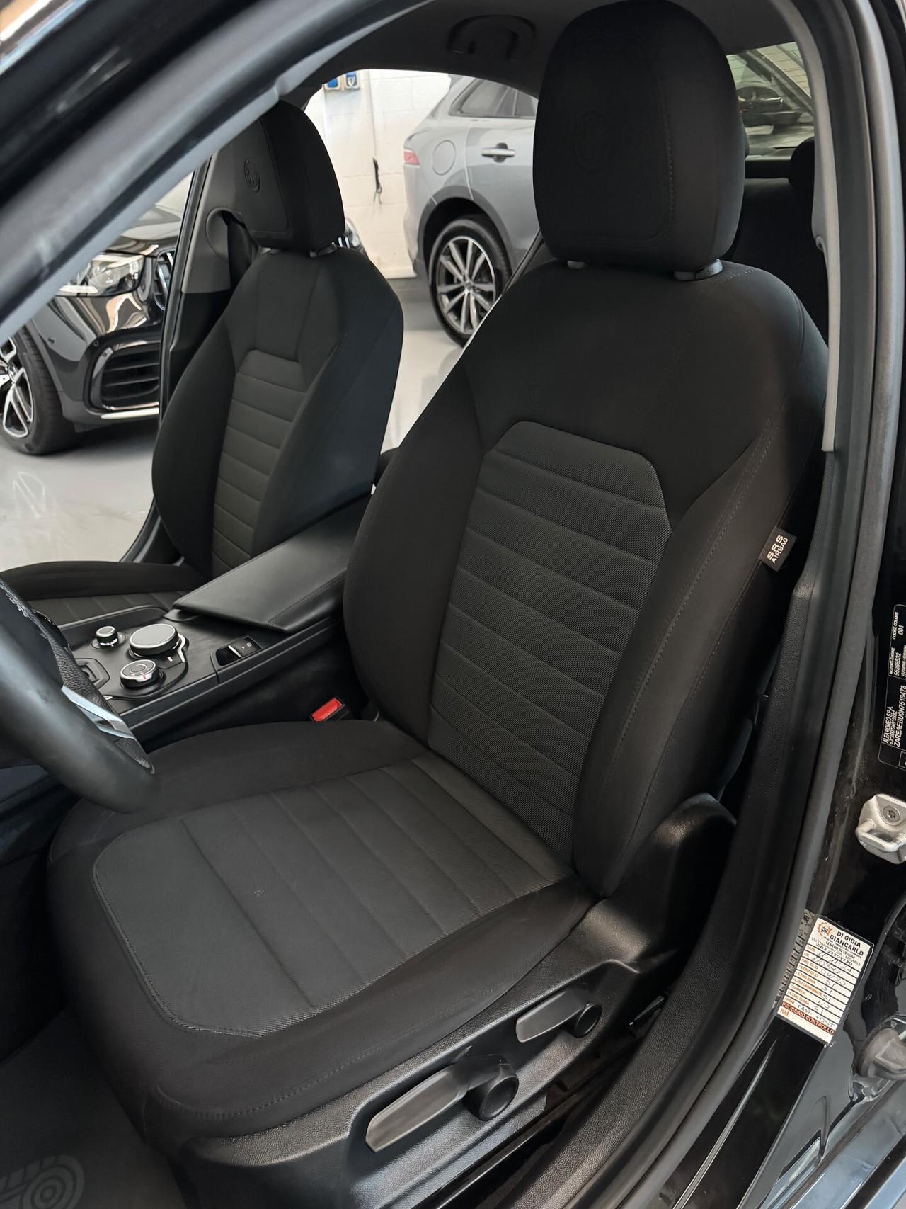 Alfa Romeo Giulia 2.2cc 150cv Automatica Bluetooth Finanziabile