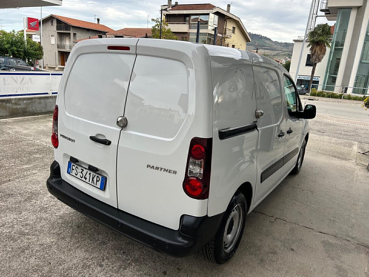 Peugeot PARTNER 1.6 HDI 3 POSTI “ 100 CV “