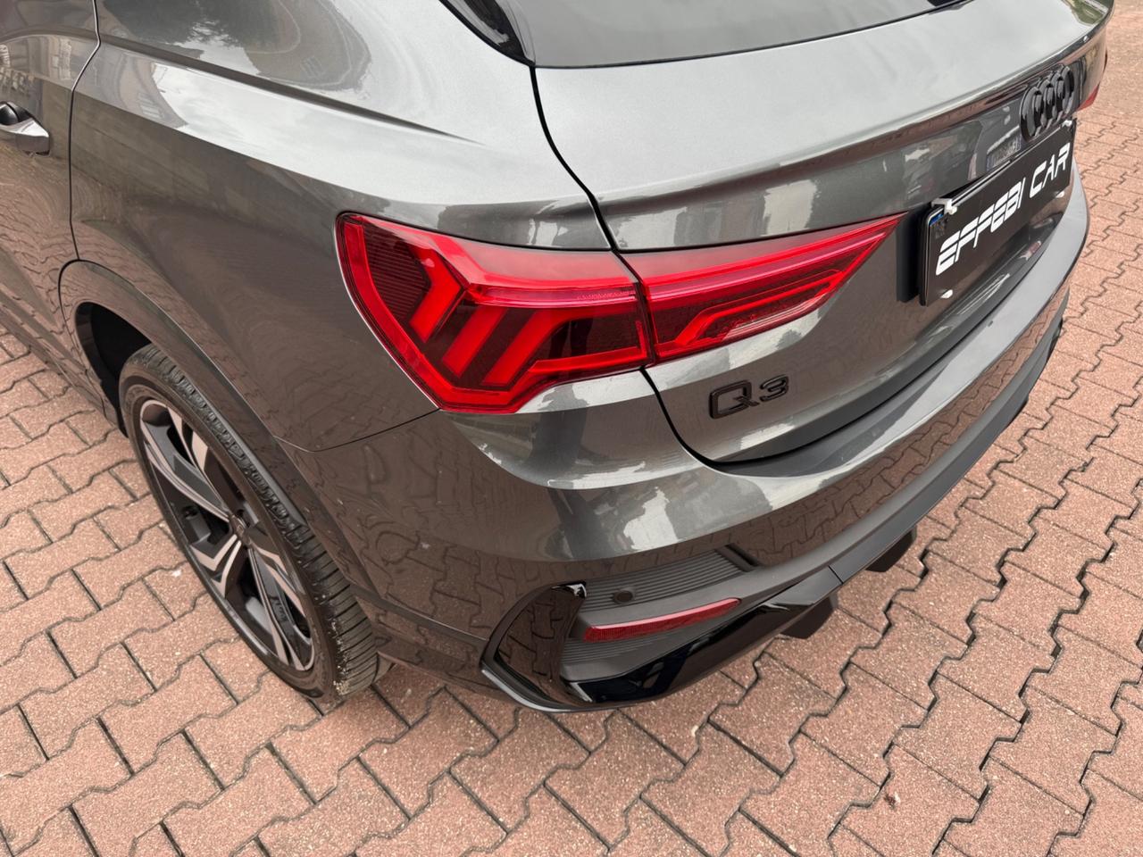 Audi Q3 Sportback 45 TFSI e S tronic Identity Black