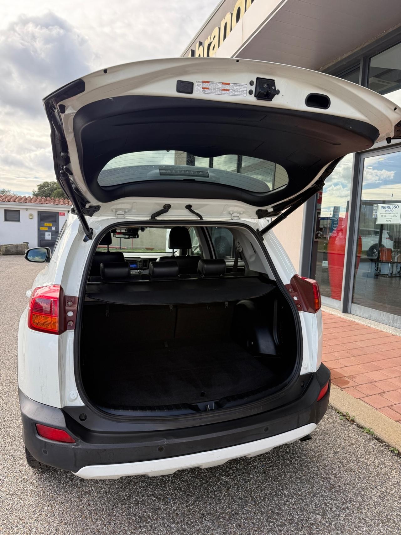 Toyota RAV 4 RAV4 2.0 D-4D 4WD Style White Ed. ADAS