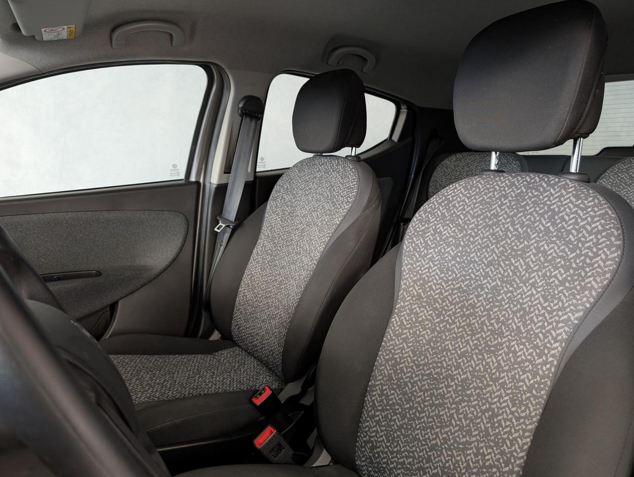 Lancia Ypsilon 1.0 Hybrid 70cv Silver