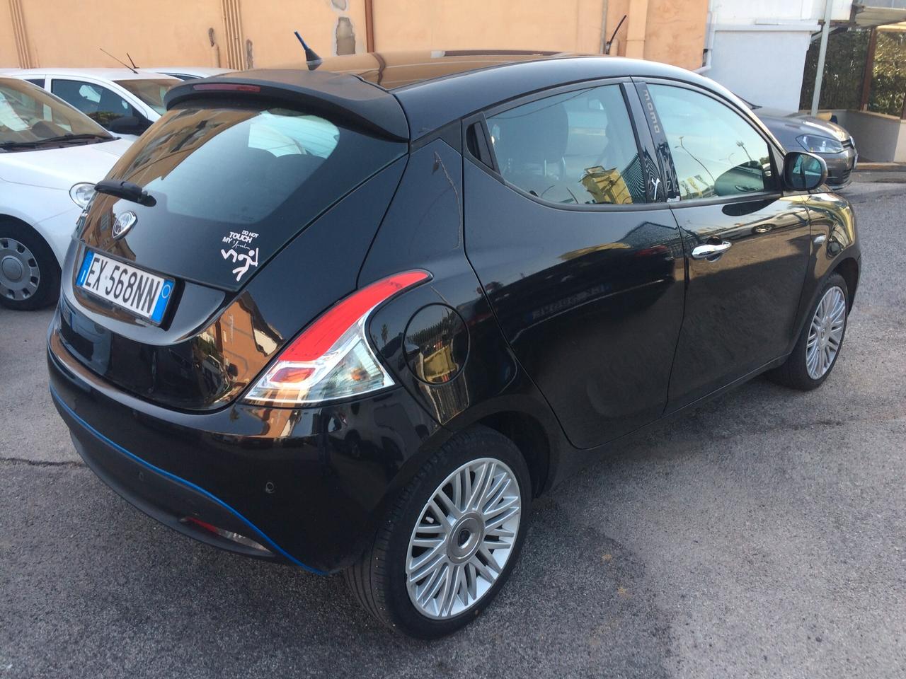 Lancia Ypsilon 0.9 TwinAir 85 CV tagliandata garanzia !!automatica