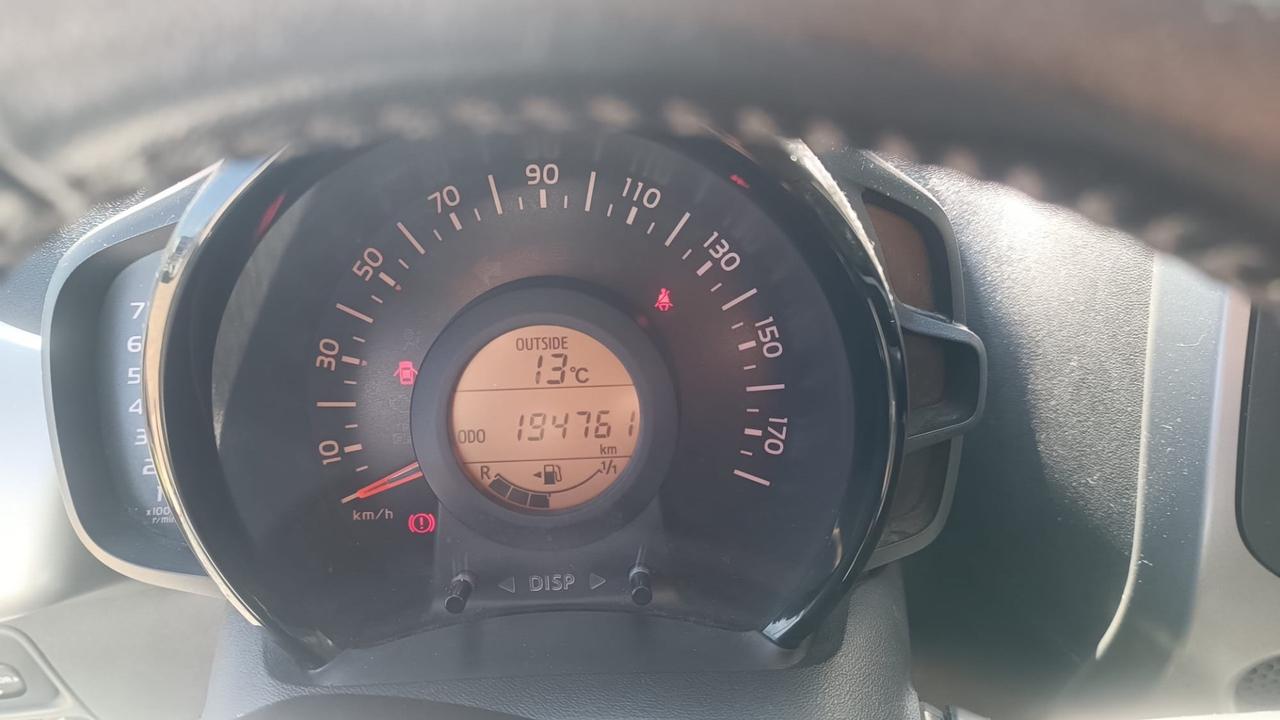 Toyota Aygo 1.0 VVT-i 69 CV 5 porte x-black TSS