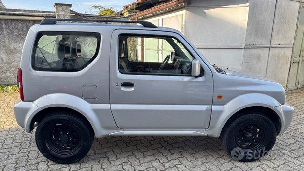 SUZUKI Jimny 1.3i 16V cat 4WD JX