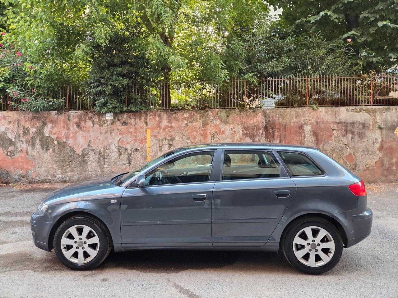 Audi A3 1.6 Ambition 102cv - UNIPRO