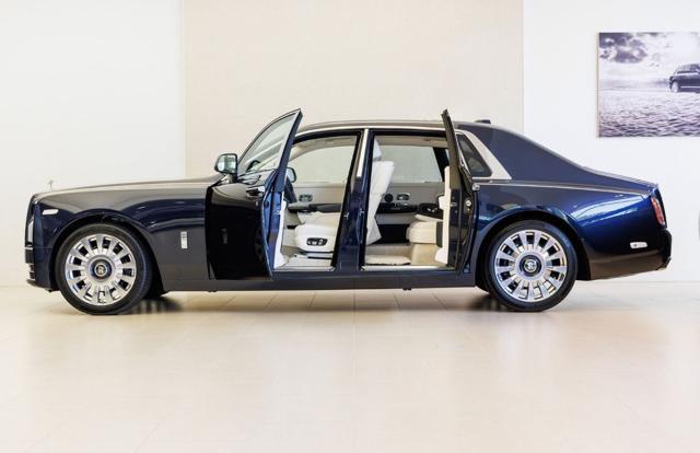ROLLS-ROYCE Phantom SWB W12 420 KW (571HP)