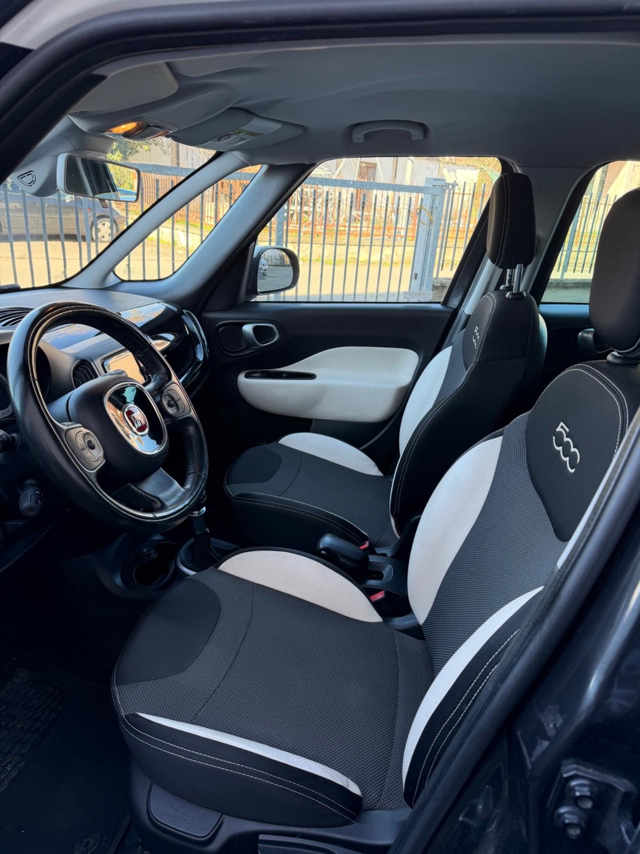 Fiat 500L Living 1.6D 105 CV BICOLOR TREKKING