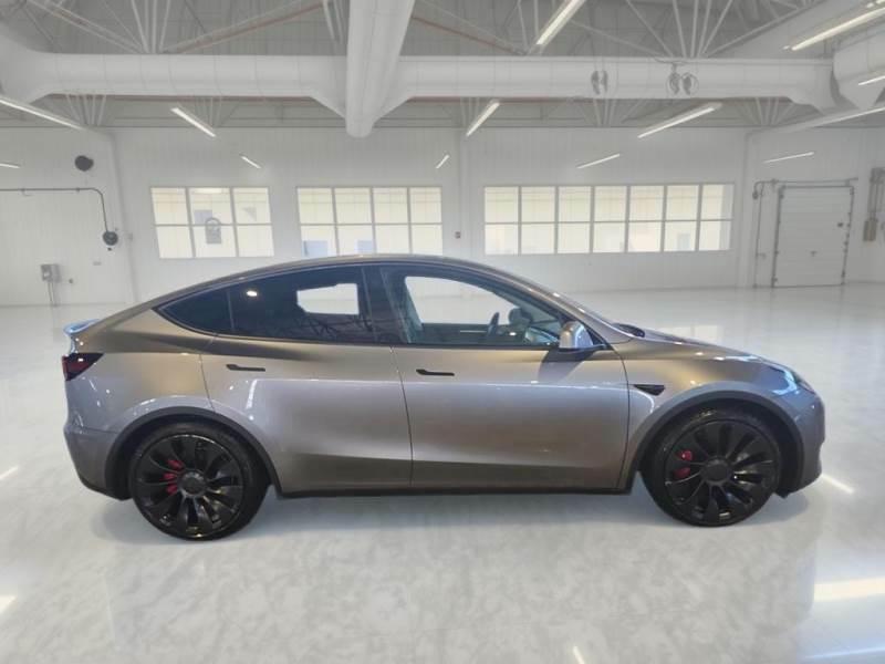 TESLA MODEL Y 75 KWH PERFORMANCE DUAL MOTOR 4WD AUT SUV