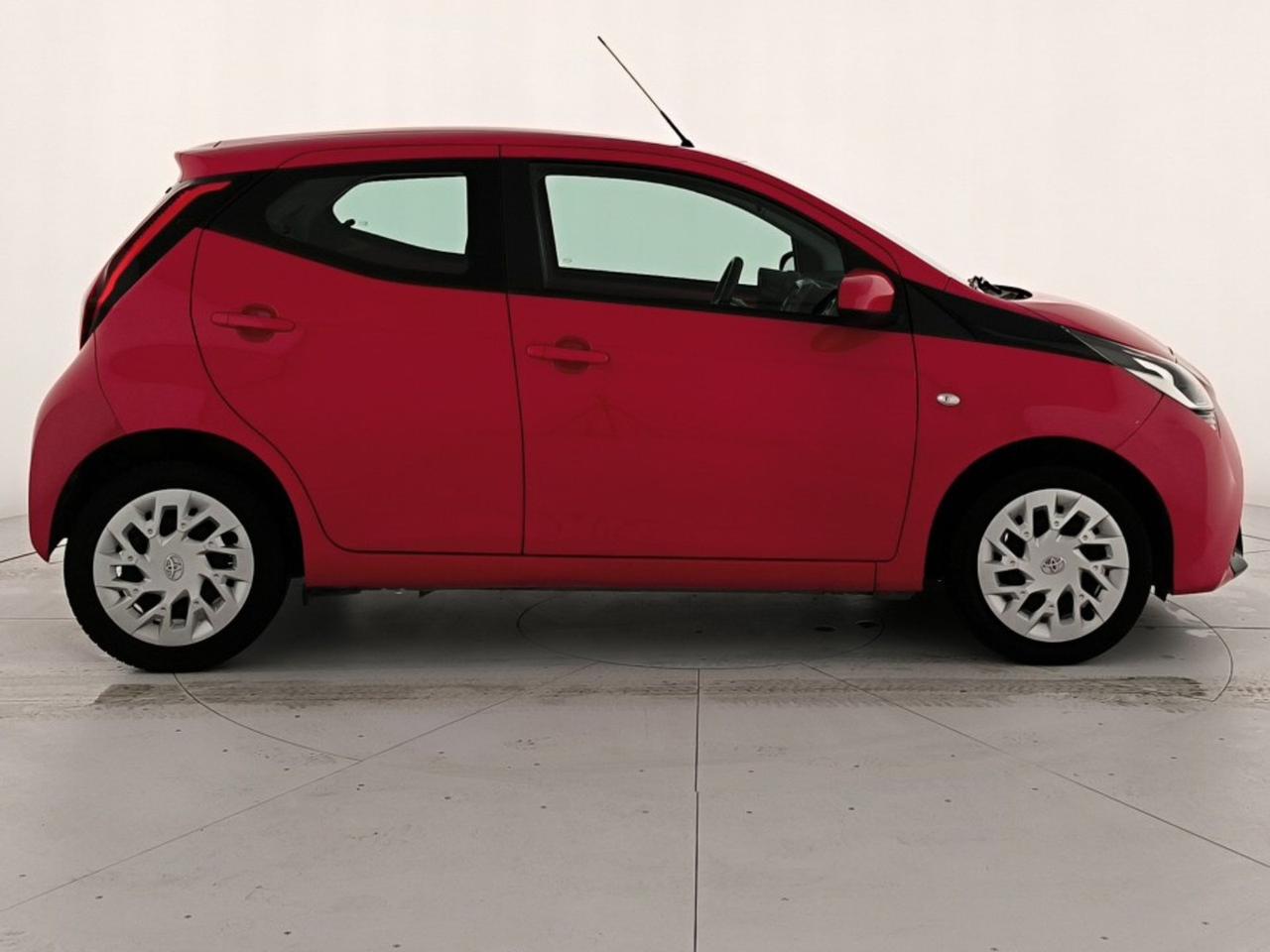 Toyota Aygo 5p 1.0 x-play 72cv