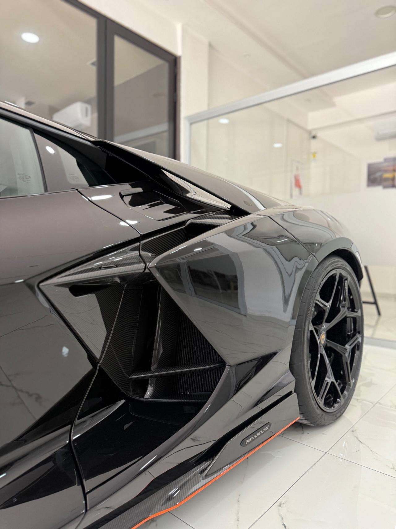 Lamborghini Revuelto 6.5 V12