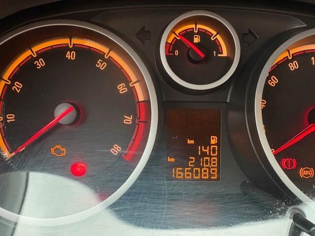 Opel Corsa 1.4 16V 5 porte Sport